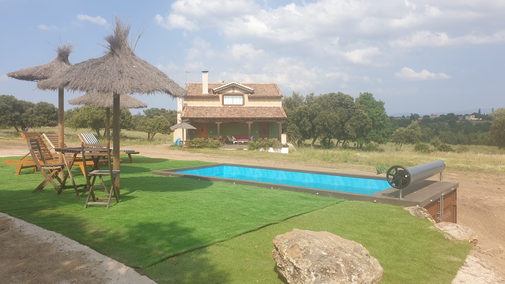 La piscina de Finca Montechico y su entorno natural